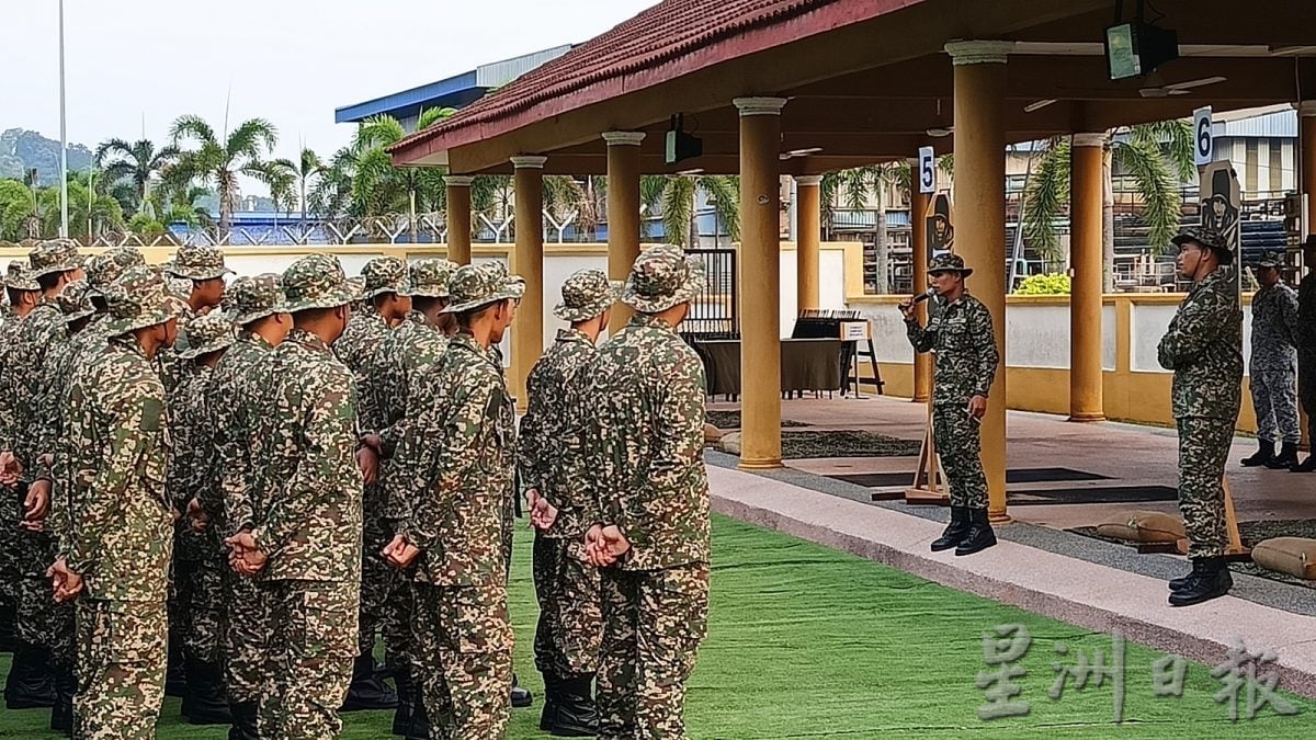 东：（已签发）初尝实弹射击 国民服务学员收获非凡体验