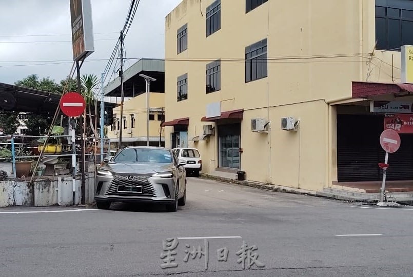 民生特工队〡单向变双向、车子停路口 巴口此路好危险