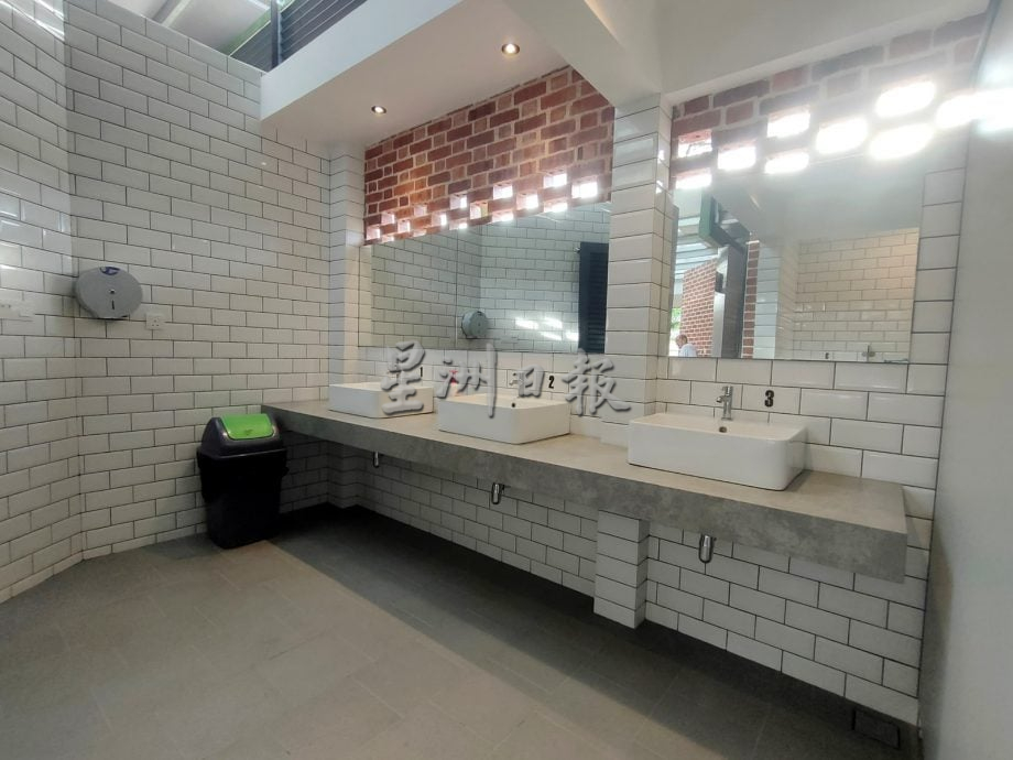 傍晚7点才上网文（大北马）自动门公共残厕 槟无障碍设施更进一步