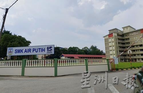 东：（已签发）关丹阿亦布爹中学 “精明课室”筹款逾 62万