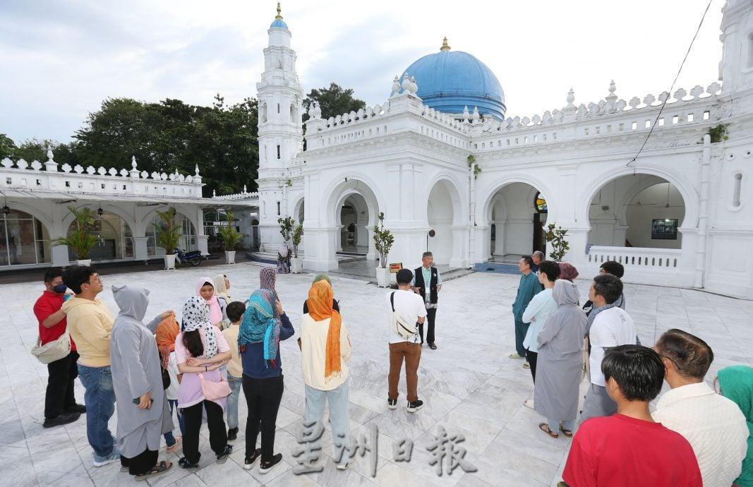 导览讲解斋戒月 清真寺:欢迎非穆参观