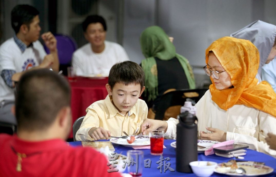 导览讲解斋戒月 清真寺:欢迎非穆参观