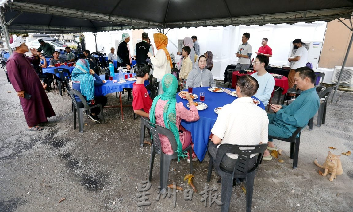 导览讲解斋戒月 清真寺:欢迎非穆参观