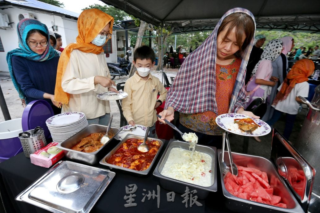 导览讲解斋戒月 清真寺:欢迎非穆参观
