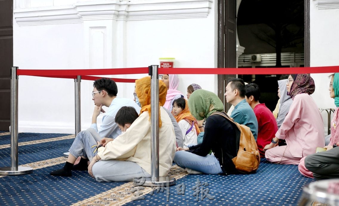 导览讲解斋戒月 清真寺:欢迎非穆参观
