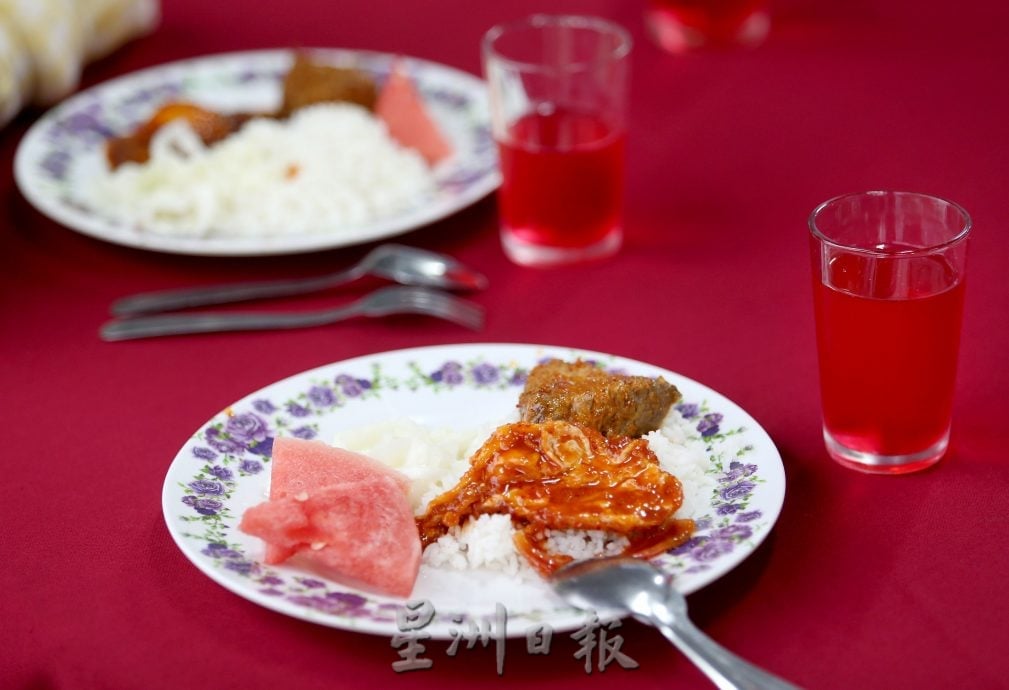 导览讲解斋戒月 清真寺:欢迎非穆参观