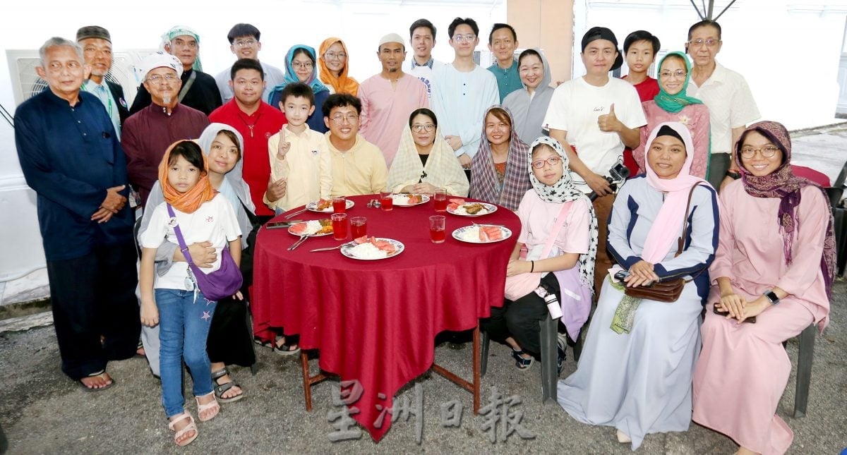 导览讲解斋戒月 清真寺:欢迎非穆参观