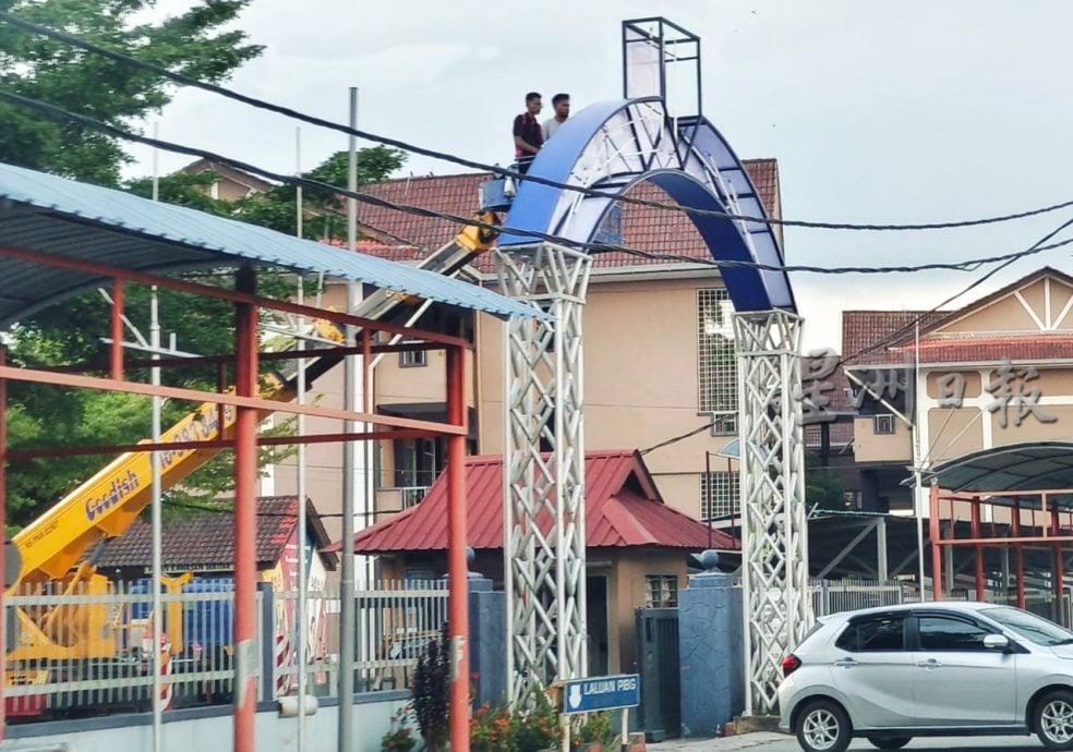 直凉华中校牌汰旧换新迎来新气象