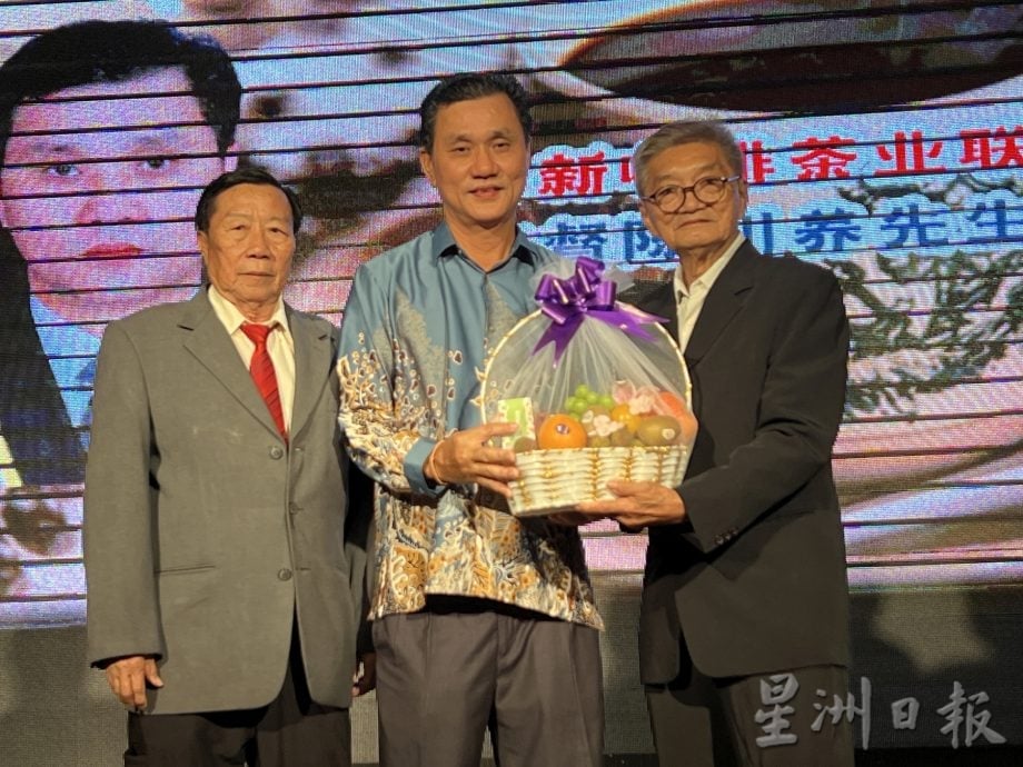 (古城04主文)陈川养:商用煤气政策对餐饮业翻倍打击