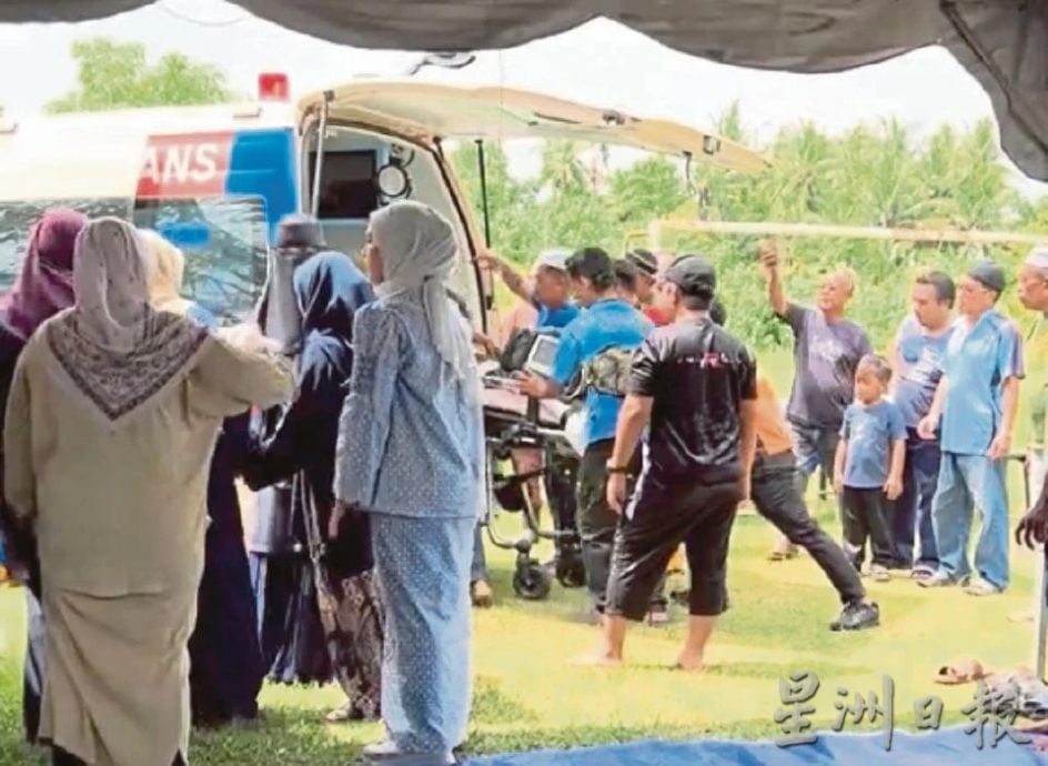 哈芝节宰牲 男子杀牛时倒地不治