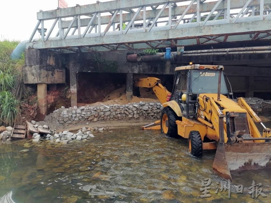 雅凌桥路洞恶化问题已展开维修工程，料两周内完成民众受促小心驾驶。