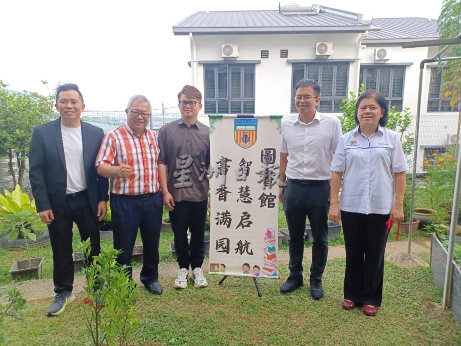 锡米山学校图书馆如同咖啡厅,书香满园