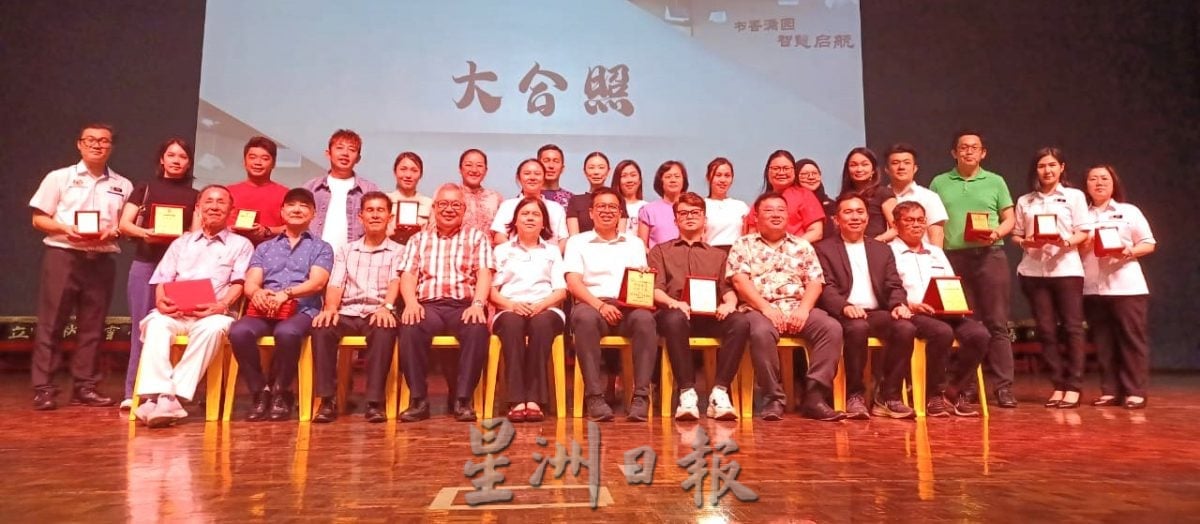锡米山学校图书馆如同咖啡厅,书香满园
