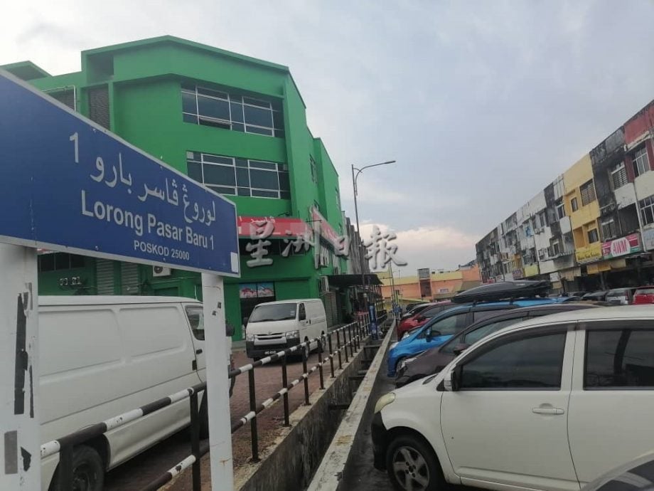 华人商店退场、外劳商店渐取代,巴刹峇鲁1巷沦外劳街。