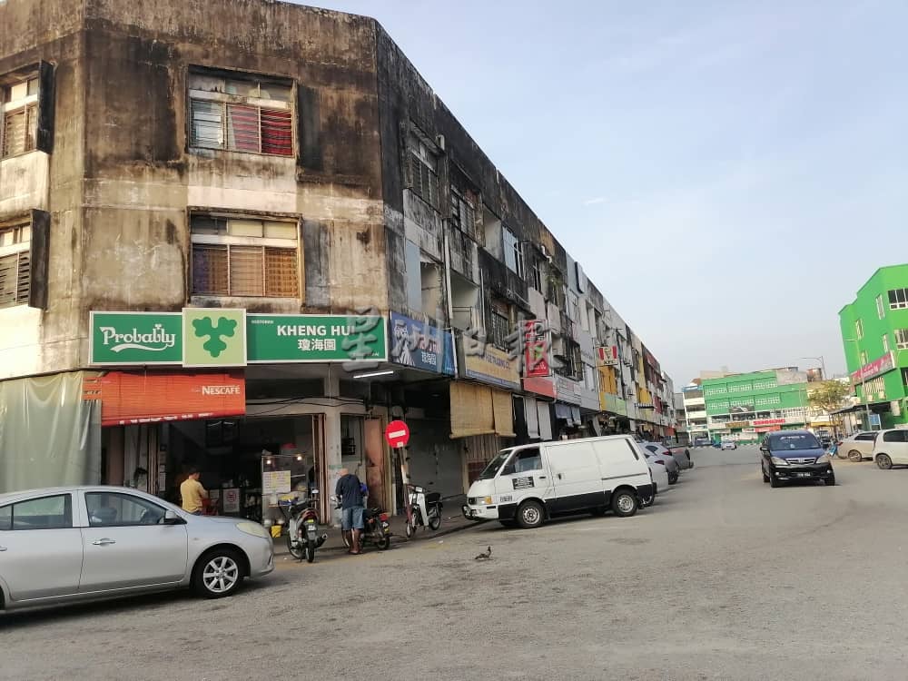 华人商店退场、外劳商店渐取代,巴刹峇鲁1巷沦外劳街。