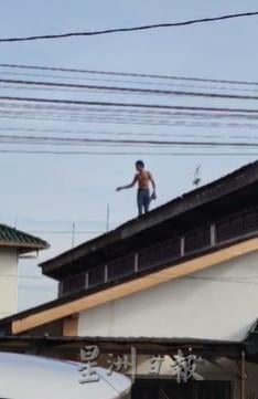 男子涉破门行窃爬屋顶逃   警方联合消拯员追捕