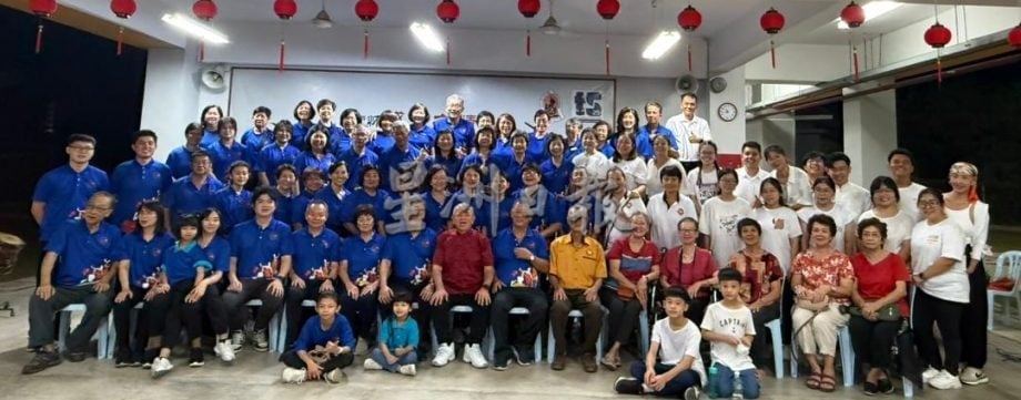 东：​麻坡凯歌乐协会与而连突福建会馆华乐团交流