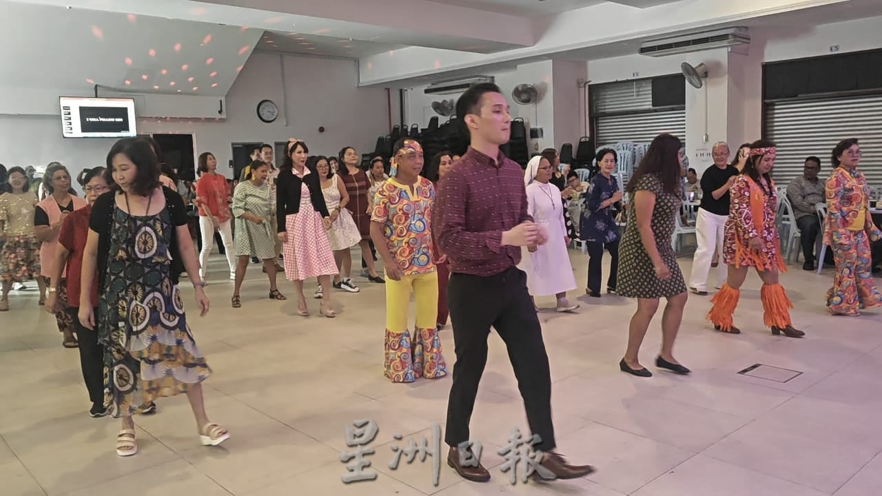 (已签发)**版头**圣文生堂首办下午茶聚会 逾150教友共度怀旧时光