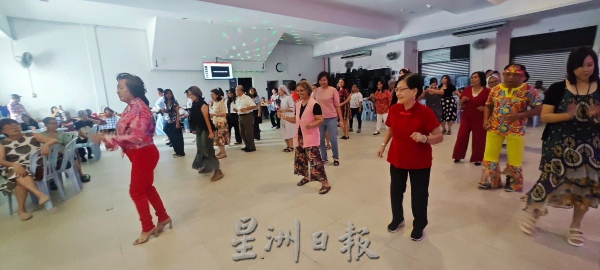(已签发)**版头**圣文生堂首办下午茶聚会 逾150教友共度怀旧时光