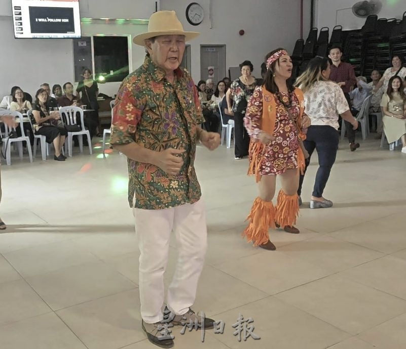 (已签发)**版头**圣文生堂首办下午茶聚会 逾150教友共度怀旧时光