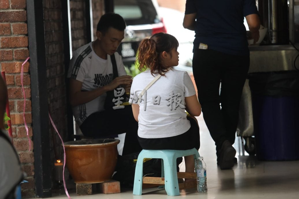 快艇翻覆5死｜颜宏达一家三口明举殡 颜良雄：侄儿去年创业卖鱼饵