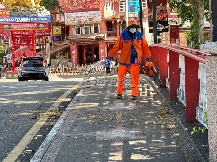 (古城第四版主文)陈金声桥处处斑斑鸟粪 陈劲源冀当局增加清洗天数