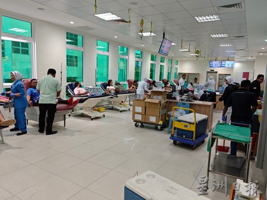 UPSI车祸引发热心响应 逾200人涌怡保血库捐血