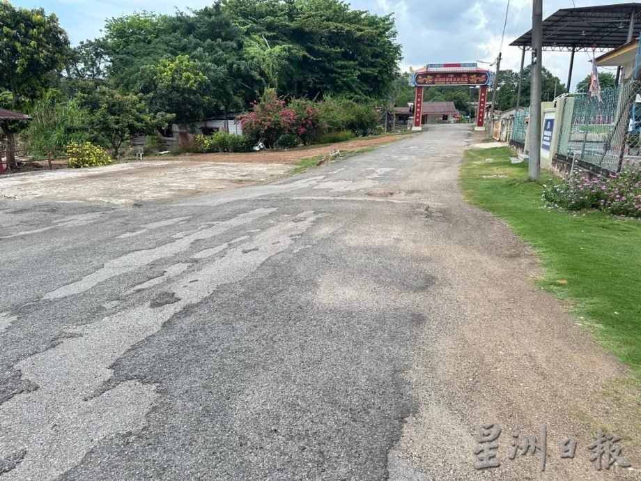 爱极乐露天5人足球场荒废 村长冀打造羽球场或匹克球场