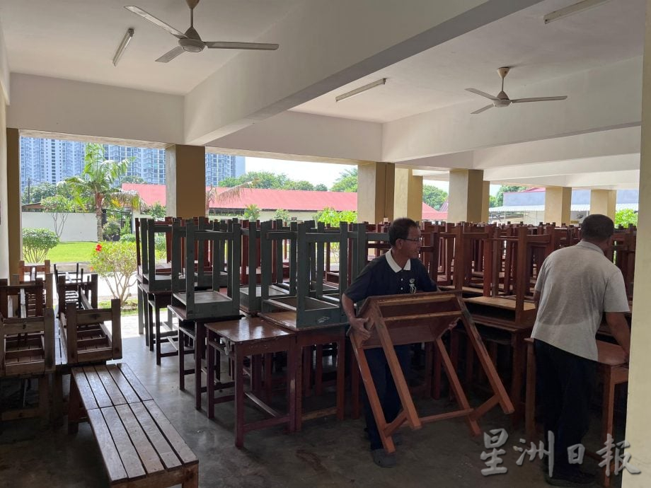 (古城第三版主文)旧木桌椅获环保重生