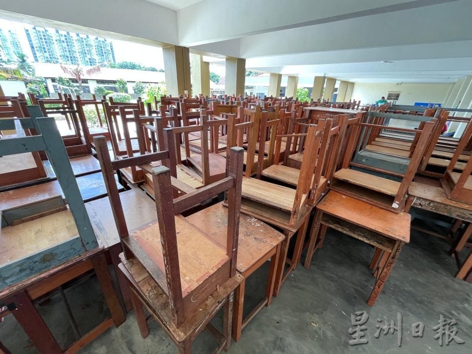 (古城第三版主文)旧木桌椅获环保重生