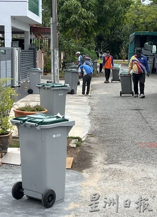 默迪卡花园居民惊喜获当局替换全新垃圾桶