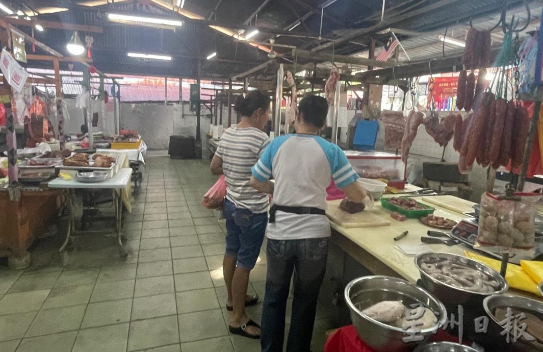 猪肉贩:猪肉涨价市场淡 熟食小贩:不会贸然起价