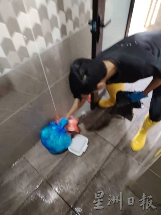 肮脏厕所清洗乾净了 小贩盼怡中央公市卫生改善