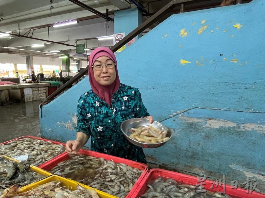 肮脏厕所清洗乾净了 小贩盼怡中央公市卫生改善
