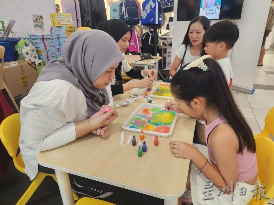 东:已签发:阔别七年后,登嘉楼中华总商会再次举办“Karnival JOM SIHAT 2.0” 健康嘉年华,提升民众对健康的关注与自我保健意识。