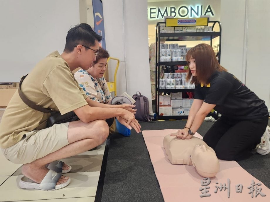 东:已签发:阔别七年后,登嘉楼中华总商会再次举办“Karnival JOM SIHAT 2.0” 健康嘉年华,提升民众对健康的关注与自我保健意识。