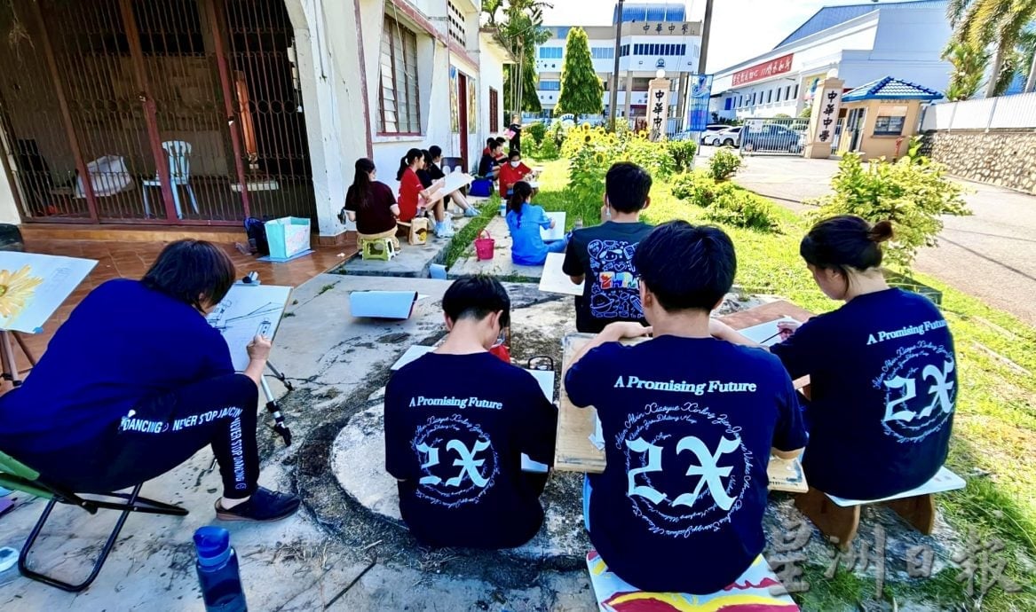 供星洲网：多名画家受邀到波中校园写生，绘出“波中之美”！