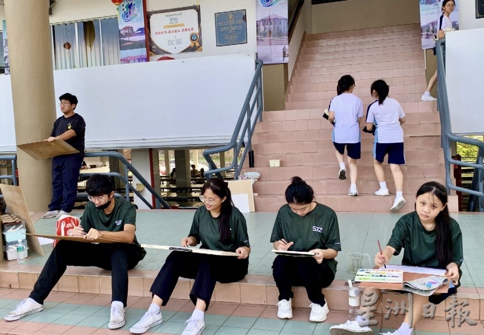 供星洲网：多名画家受邀到波中校园写生，绘出“波中之美”！