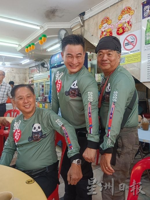 横跨2.6万公里80天 19骑士“飘向东北方”