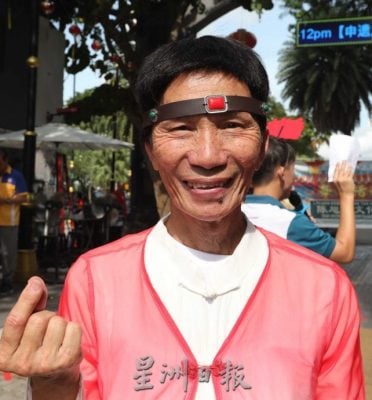 (已签发)柔:**封面**特技高跷队亮相文化街 续推进游神文化申遗