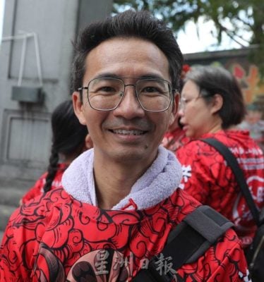 (已签发)柔:**封面**特技高跷队亮相文化街 续推进游神文化申遗