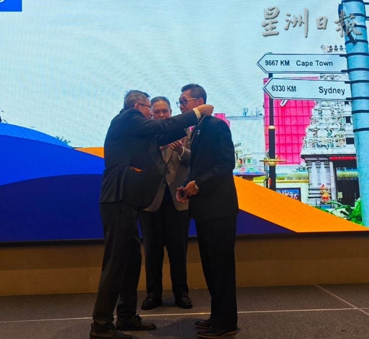 已签发 柔:新山扶轮社第74届理事就职典礼:陈贵涛:洗肾中心资金告急