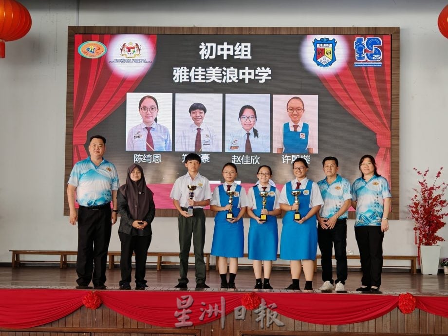 （古城第4版主文）育民中学包揽马六甲中学生华语是个朗诵比赛高初中冠军，赢得全场总冠军