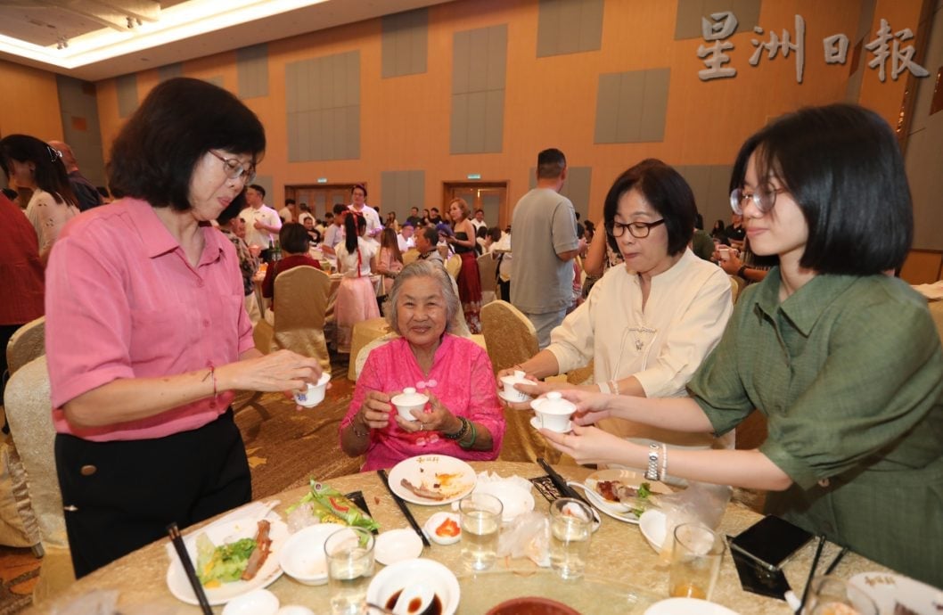 （已签发）柔：**封面主文**本报活动：奉茶系结诵孝亲三诺 柔南9阁社温馨庆双亲节