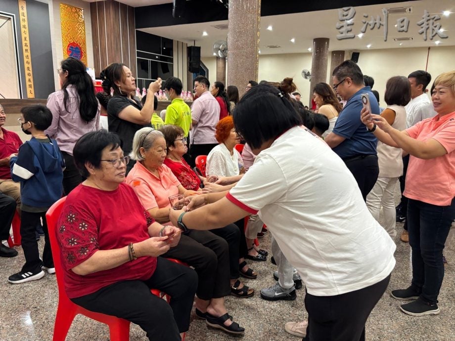 (已签发)柔:本报活动:施万里吁子女多关怀父母 避免父母在科技时代受骗