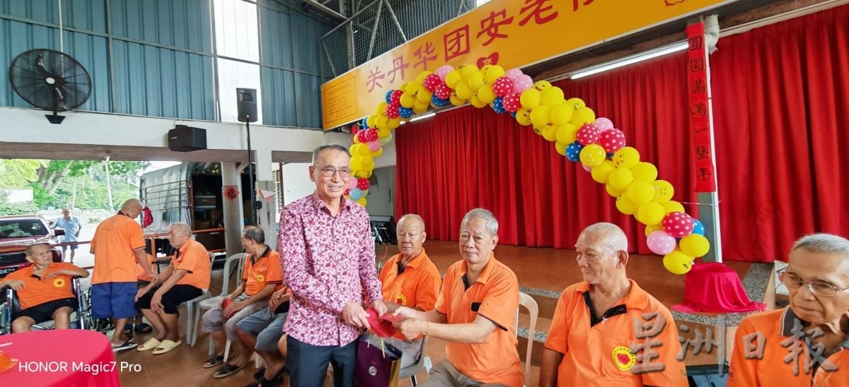 东:已签发:大马刘氏总会副总会长拿督刘春呼吁政府,豁免进口水果5%销售与服务税(SST)的举措