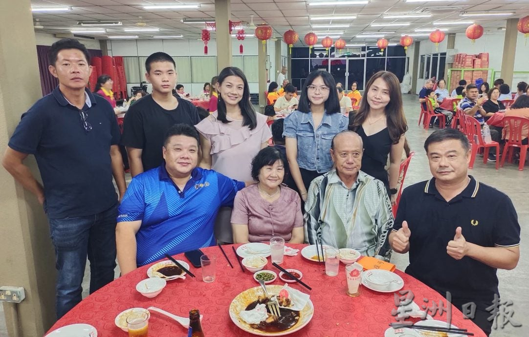 本报活动/父母恩子女情爱吾双亲晚宴，温馨登场