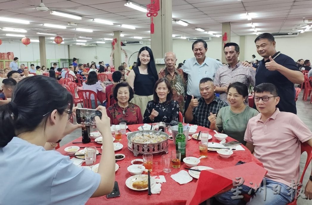 本报活动/父母恩子女情爱吾双亲晚宴，温馨登场