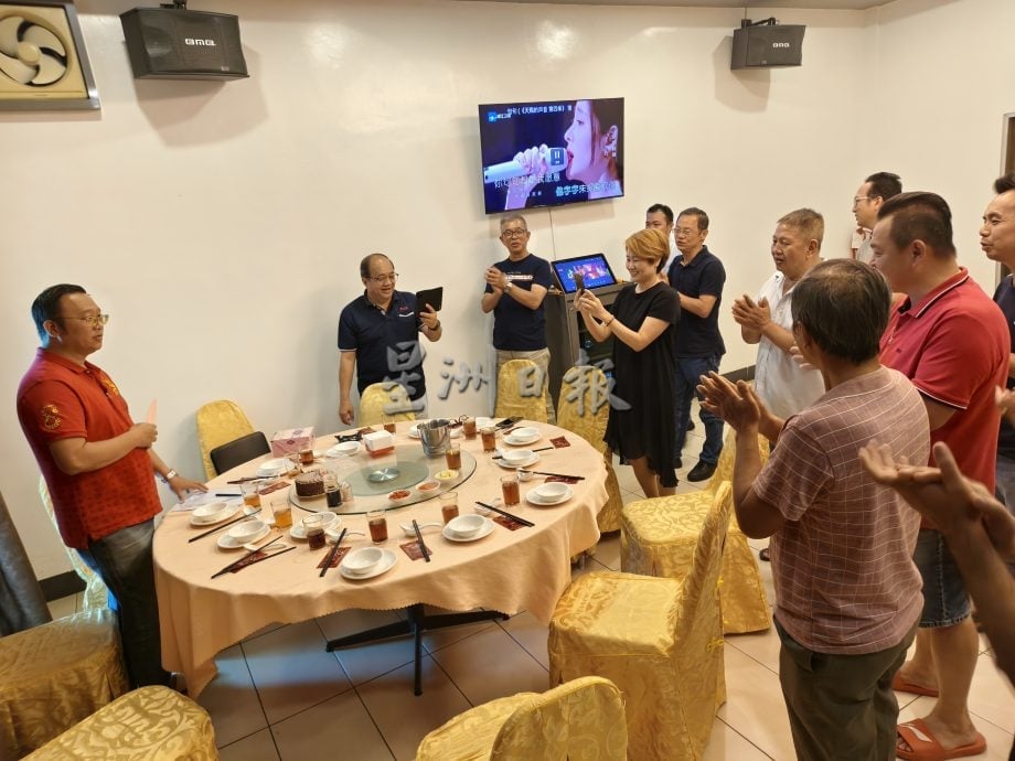 东：直凉华中正式成立校友会 广招会员