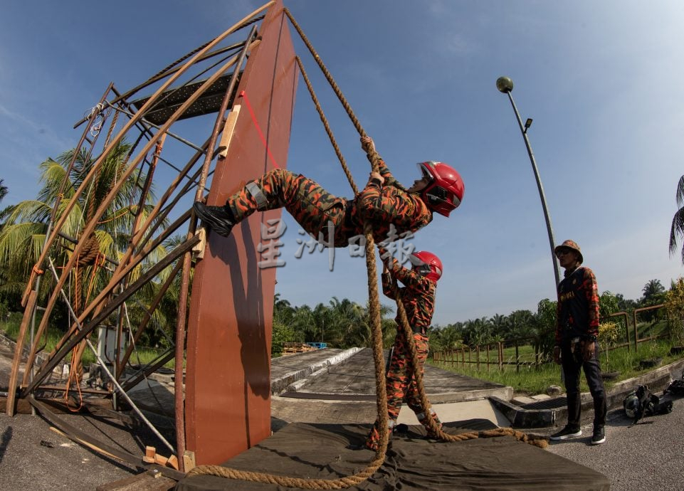 星角摄/柔佛州消拯队选拔赛